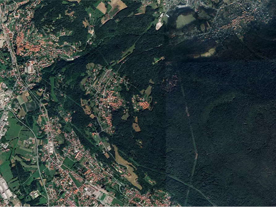 Immagine 16 di Casa indipendente in vendita  in Via Roncaccio a Cocquio-Trevisago