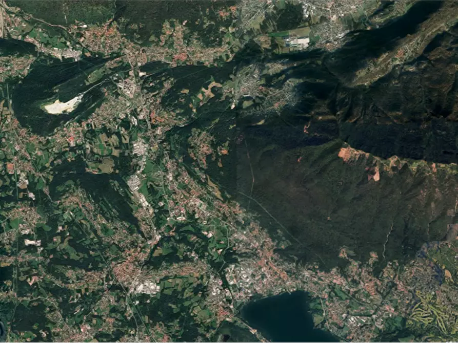 Immagine 17 di Casa indipendente in vendita  in Via Roncaccio a Cocquio-Trevisago