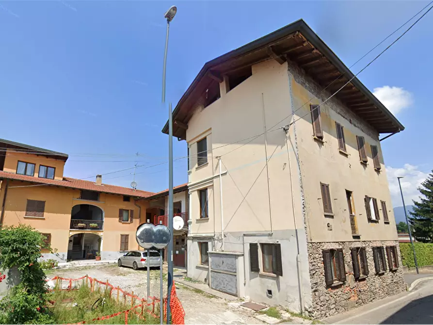 Immagine 8 di Appartamento in vendita  in Via Roma a Brebbia