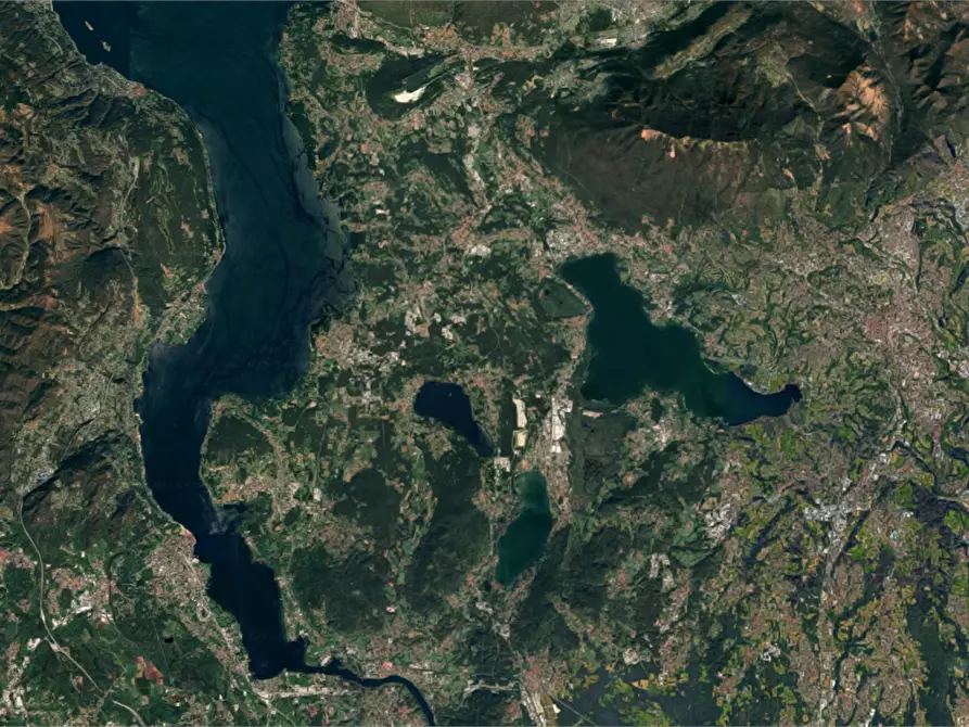 Immagine 19 di Appartamento in vendita  in Via Roma a Brebbia