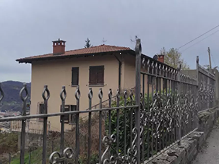 Immagine 2 di Villa in vendita  in Via Albarotti a Gandino