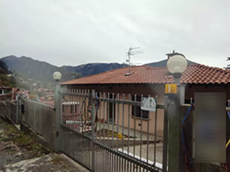 Immagine 1 di Villa in vendita  in Via Albarotti a Gandino
