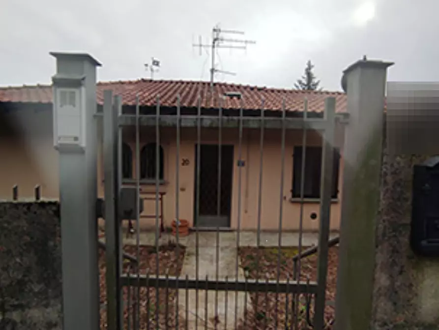 Immagine 3 di Villa in vendita  in Via Albarotti a Gandino