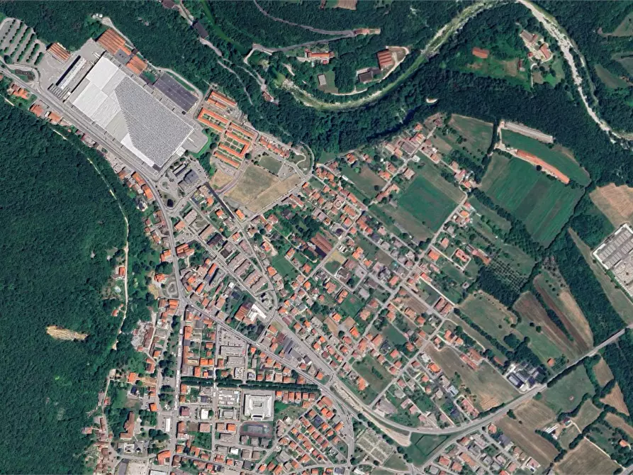 Immagine 6 di Garage in vendita  in Quartiere G. dalla Chiesa a Piovene Rocchette