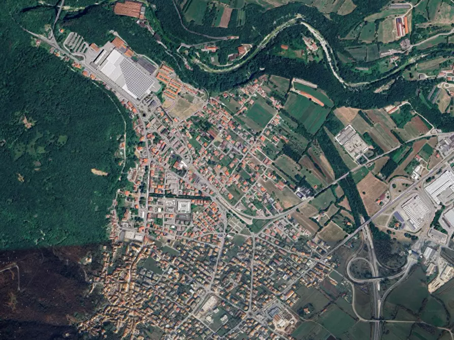 Immagine 5 di Garage in vendita  in Quartiere G. Dalla Chiesa a Piovene Rocchette