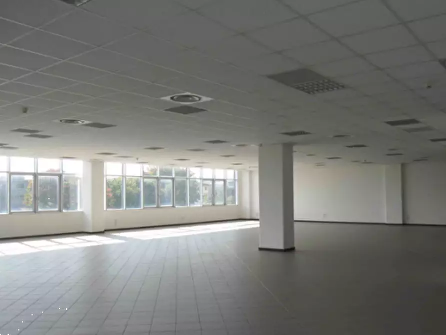 Immagine 3 di Laboratorio in vendita  in Via Vecchia Ferriera a Vicenza