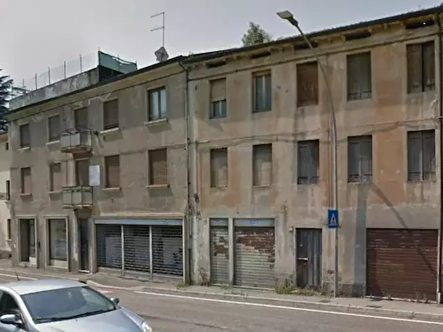 Immagine 2 di Stabile in vendita  in Via Alessandro Rossi a Piovene Rocchette