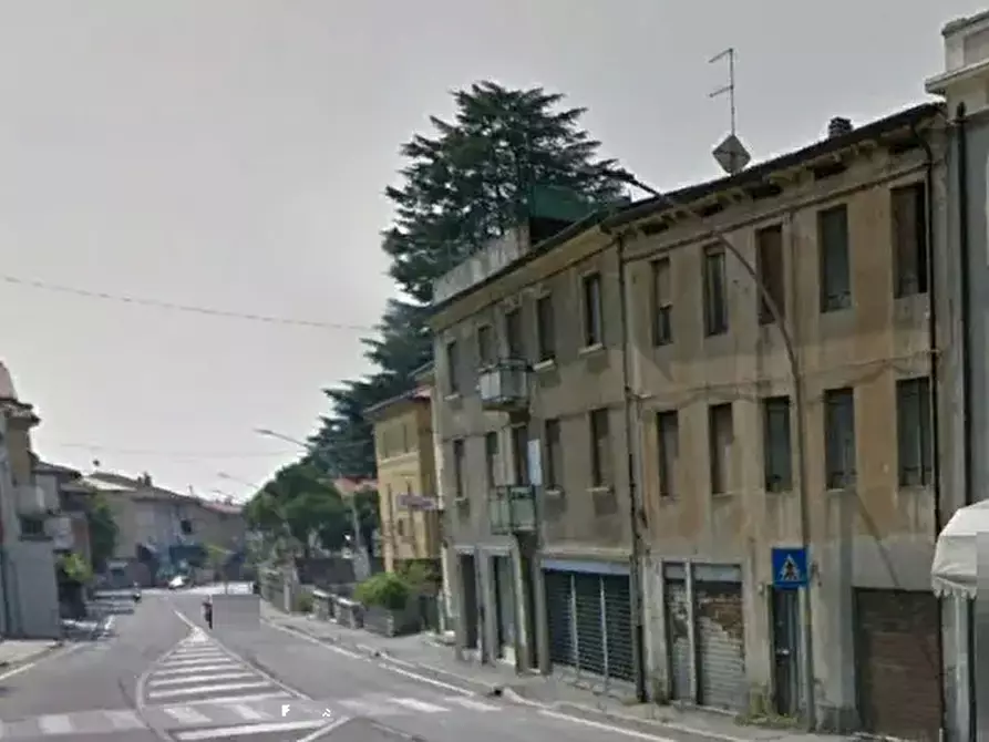 Immagine 3 di Stabile in vendita  in Via Alessandro Rossi a Piovene Rocchette