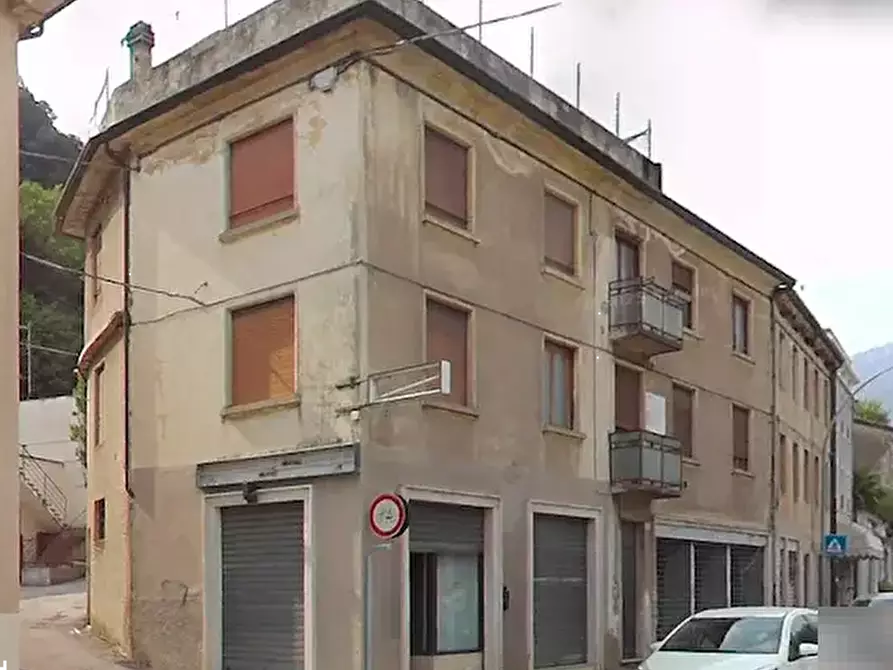Immagine 4 di Stabile in vendita  in Via Alessandro Rossi a Piovene Rocchette
