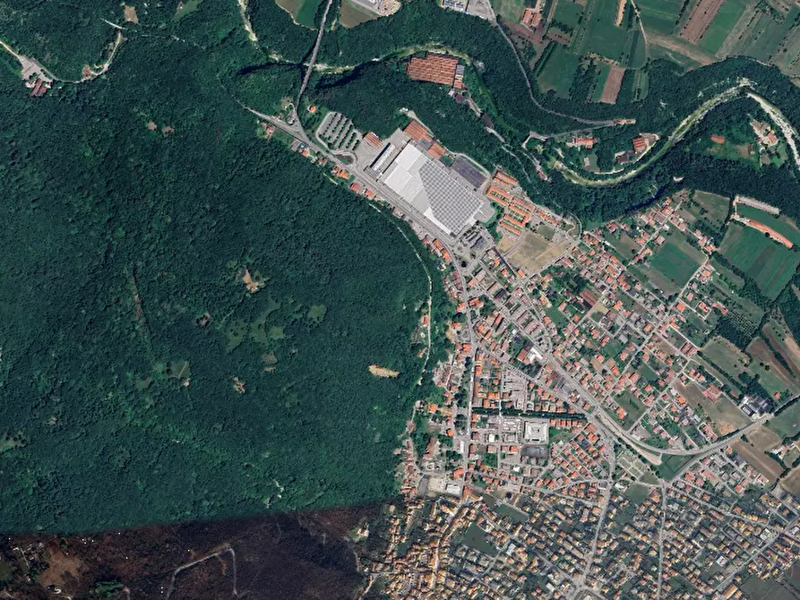 Immagine 5 di Stabile in vendita  in Via Alessandro Rossi a Piovene Rocchette