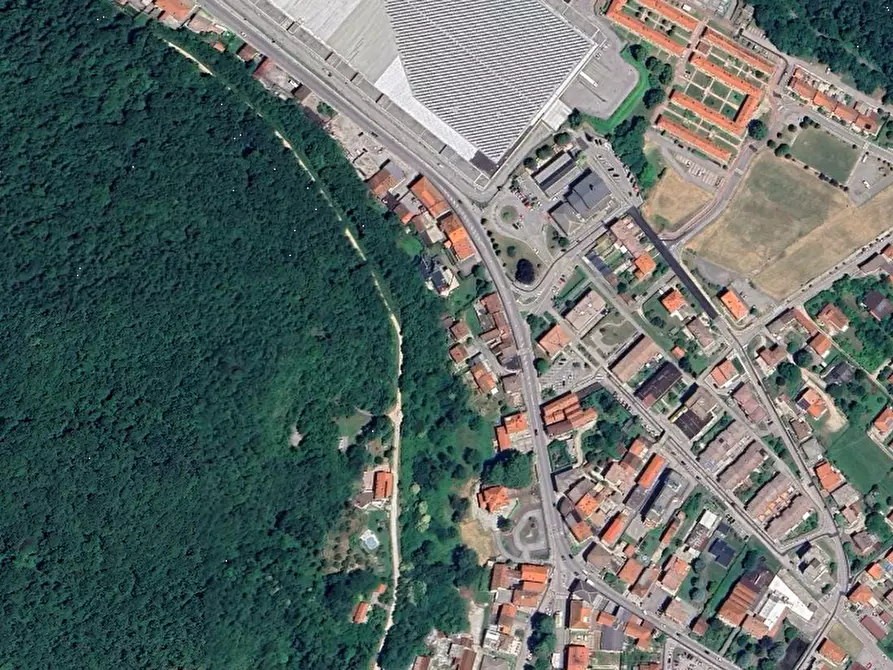 Immagine 6 di Stabile in vendita  in Via Alessandro Rossi a Piovene Rocchette