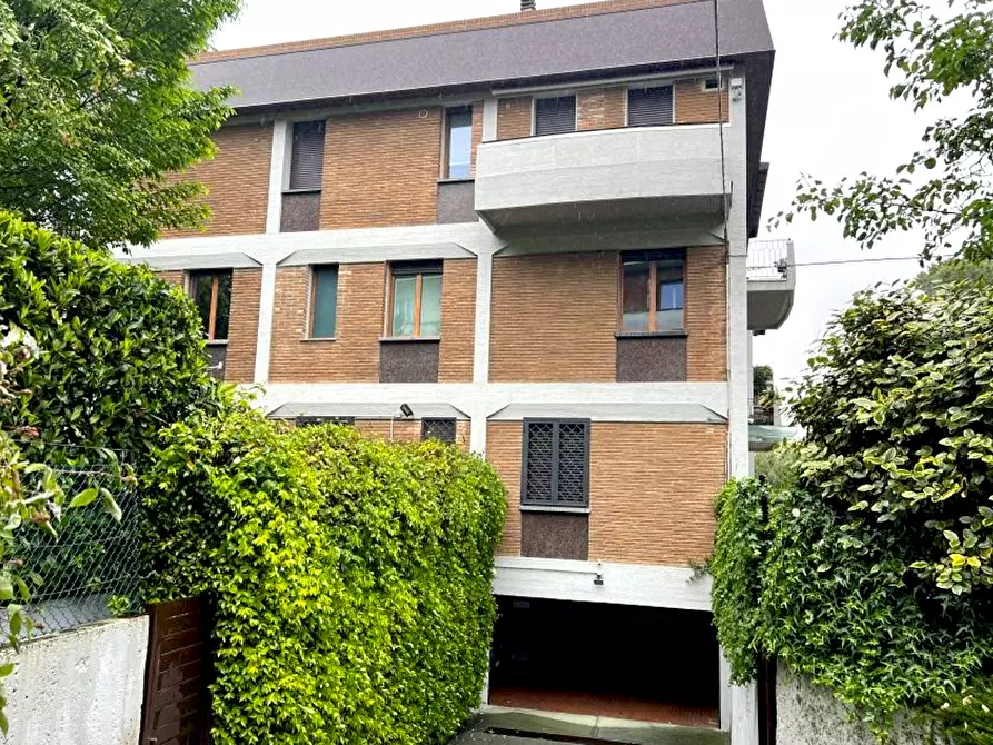 Immagine 1 di Appartamento in vendita  in Viale Antonio Aldini a Bologna