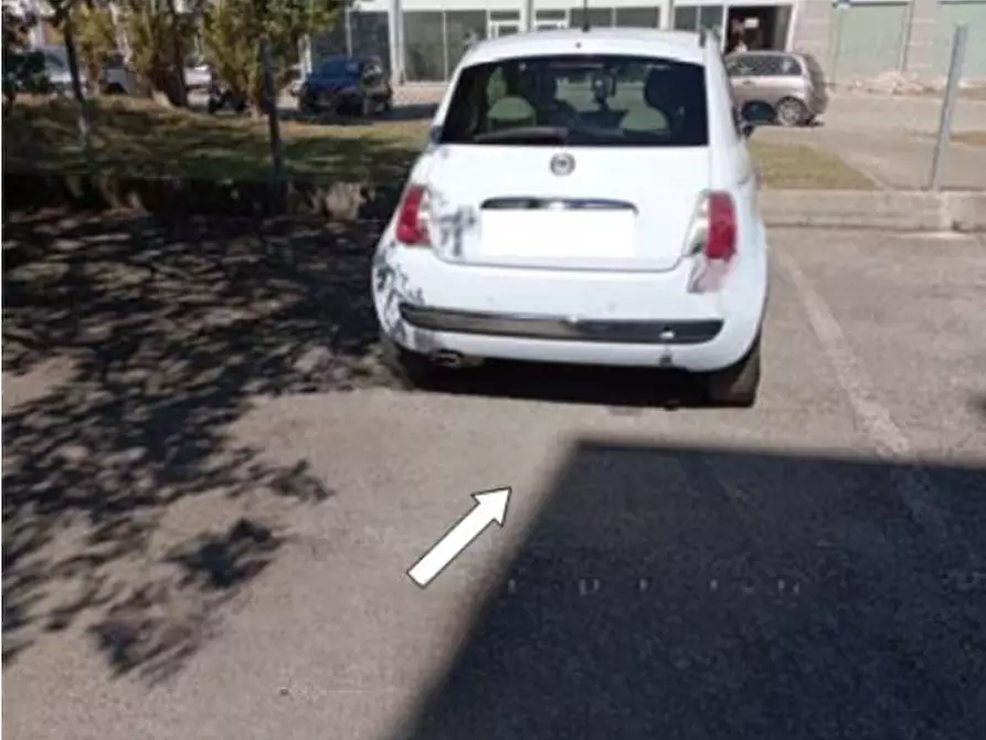 Immagine 1 di Posto auto in vendita  in Viale Monte Rosa a Riccione