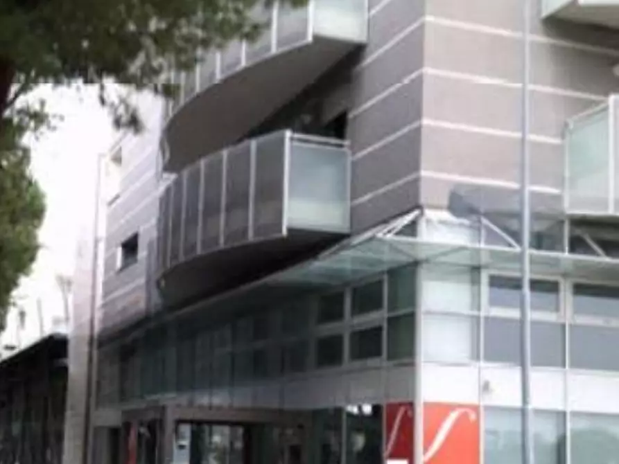 Immagine 1 di Negozio in vendita  in Viale Emilia a Riccione