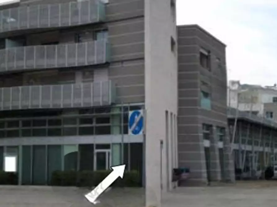 Immagine 2 di Negozio in vendita  in Viale Emilia a Riccione