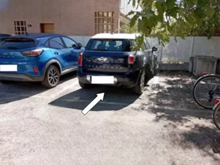 Immagine 1 di Posto auto in vendita  in Viale Monte Rosa a Riccione