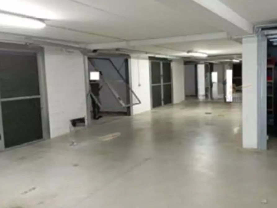 Immagine 1 di Garage in vendita  in Viale Monte Rosa a Riccione