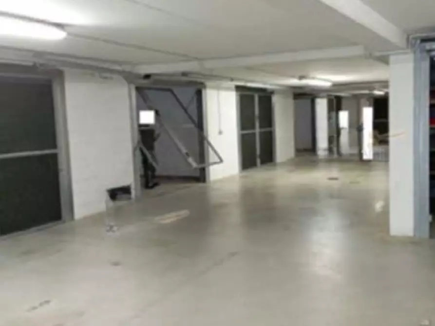 Immagine 1 di Garage in vendita  in Viale Monte Rosa a Riccione