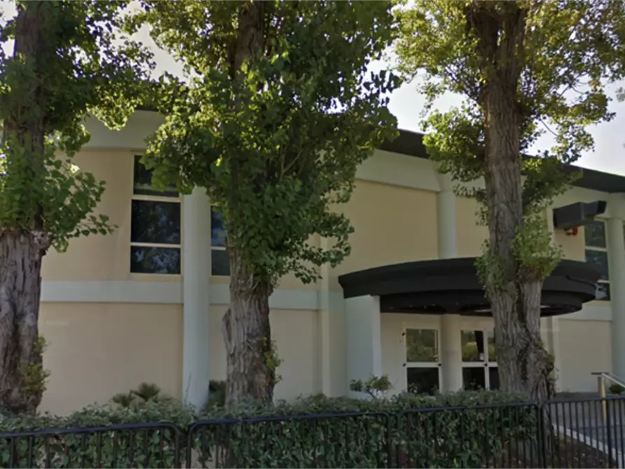 Immagine 1 di Negozio in vendita  in Viale Manfroni  a Riccione