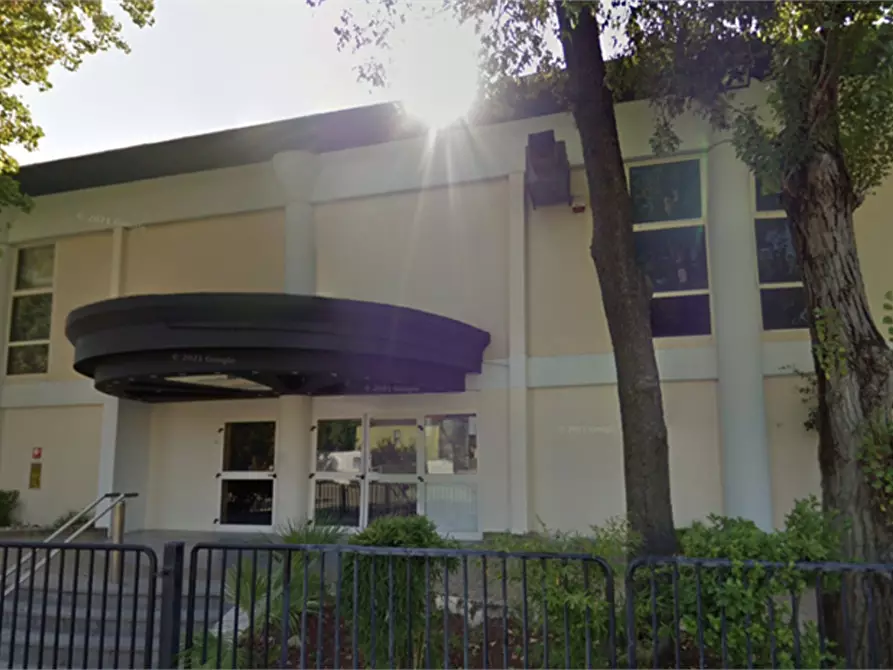 Immagine 2 di Negozio in vendita  in Viale Manfroni  a Riccione