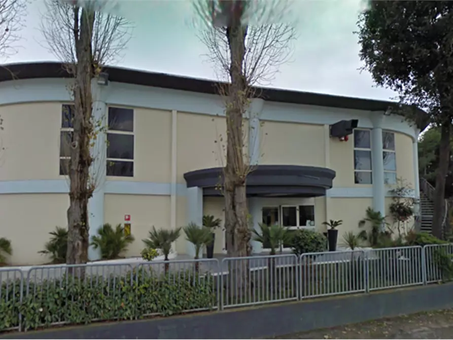 Immagine 9 di Negozio in vendita  in Viale Manfroni  a Riccione