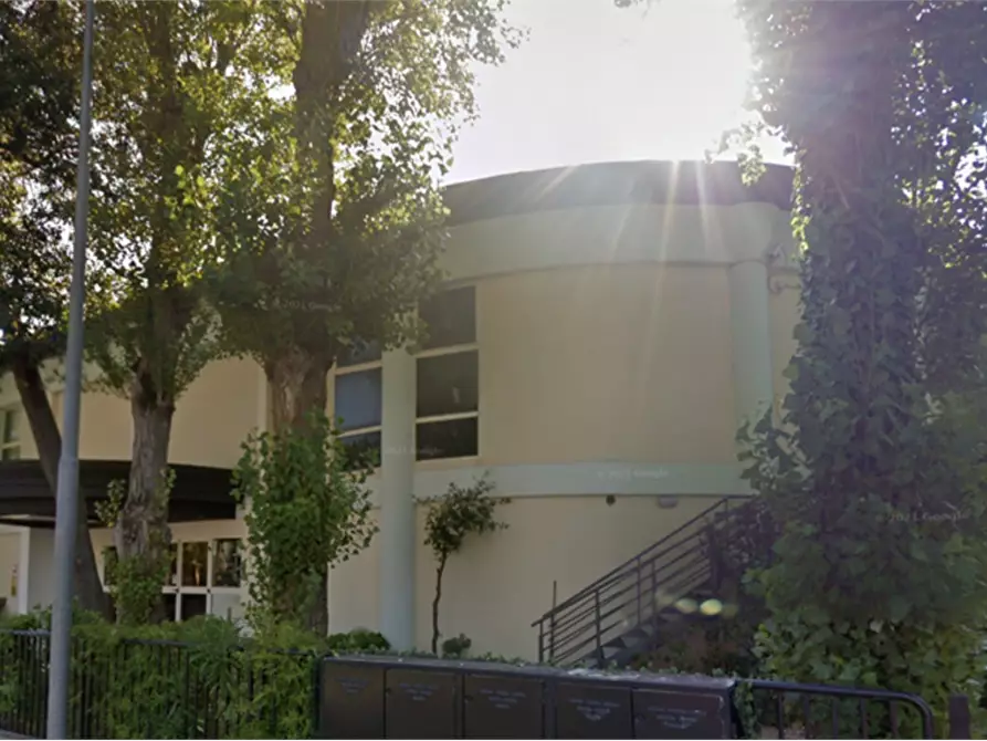 Immagine 14 di Negozio in vendita  in Viale Manfroni  a Riccione