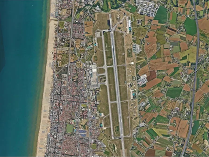 Immagine 21 di Negozio in vendita  in Viale Manfroni  a Riccione