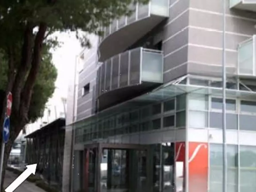 Immagine 7 di Negozio in vendita  in Viale Emilia a Riccione