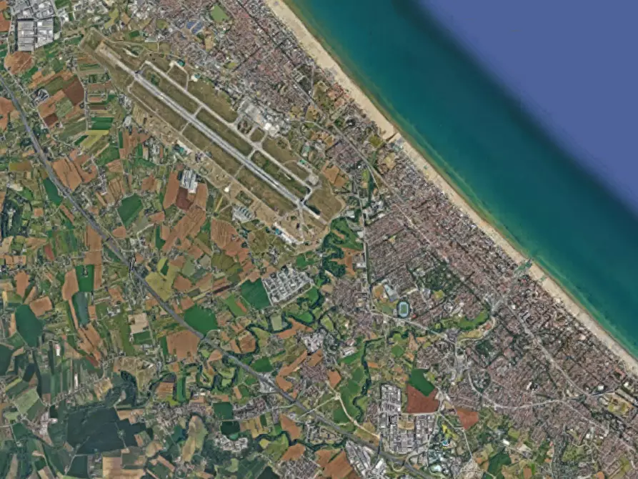 Immagine 4 di Garage in vendita  in Viale Monterosa a Riccione