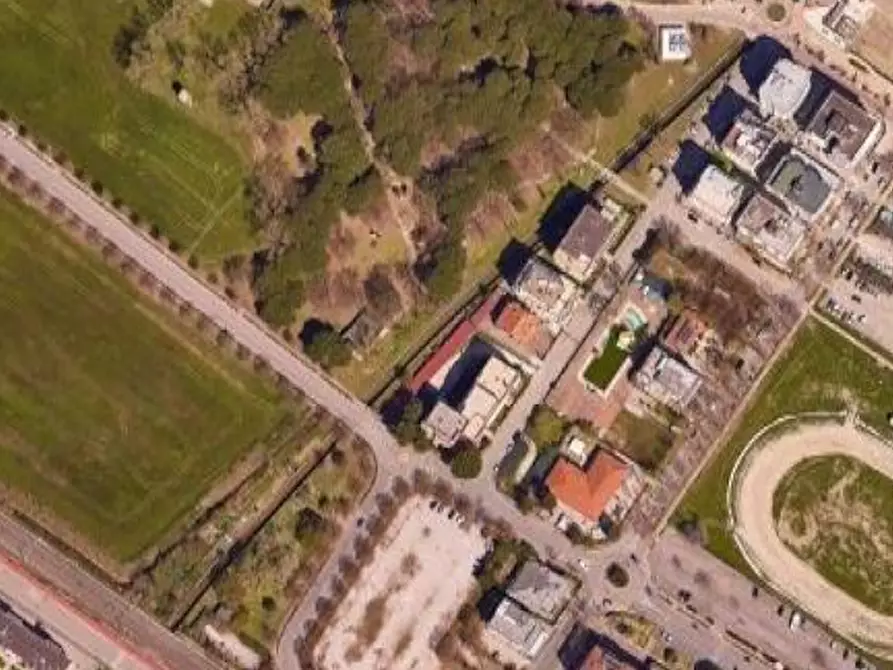 Immagine 12 di Garage in vendita  in Via Marche a Riccione