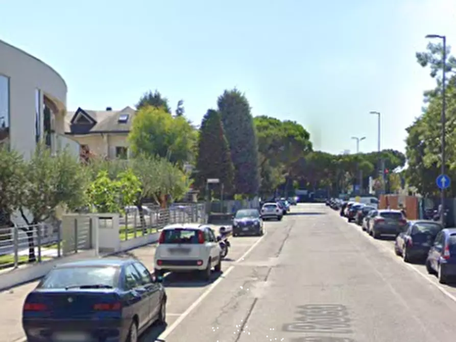 Immagine 6 di Garage in vendita  in Viale Monterosa a Riccione
