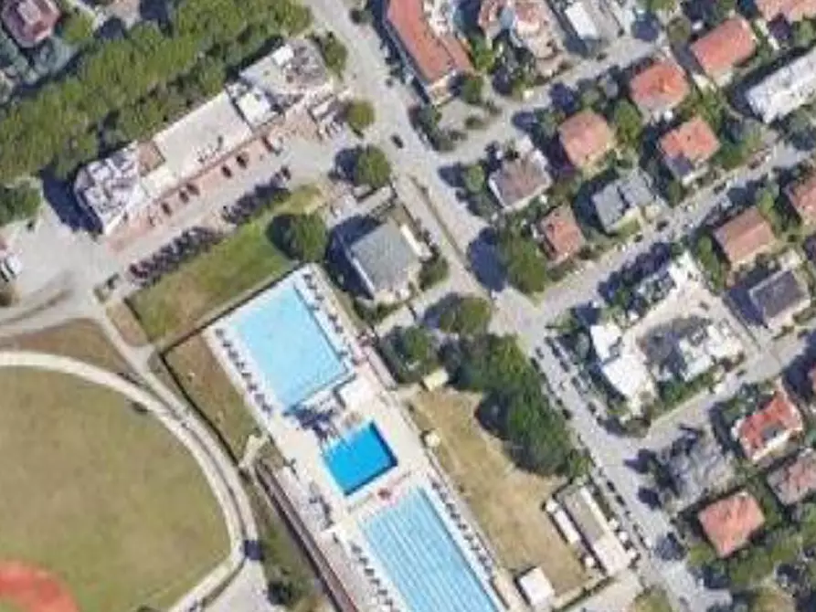 Immagine 12 di Garage in vendita  in Viale Monterosa a Riccione