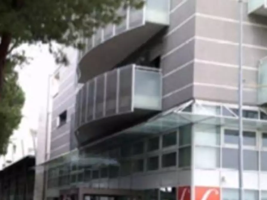 Immagine 1 di Garage in vendita  in Viale Monte Rosa a Riccione