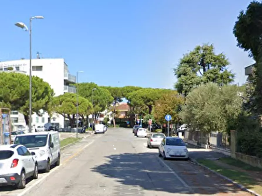 Immagine 7 di Garage in vendita  in Viale Monte Rosa a Riccione