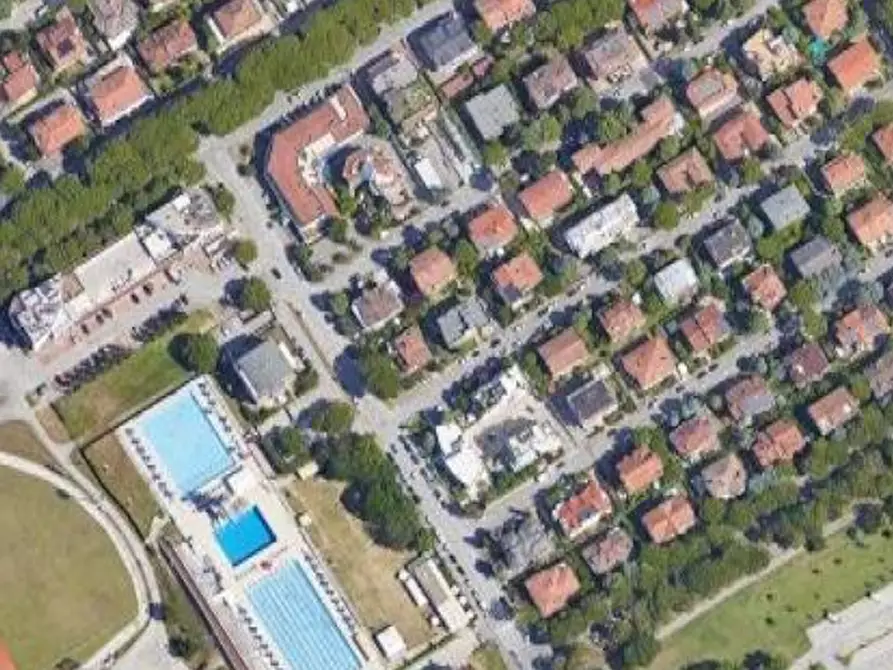 Immagine 13 di Garage in vendita  in Viale Monte Rosa a Riccione