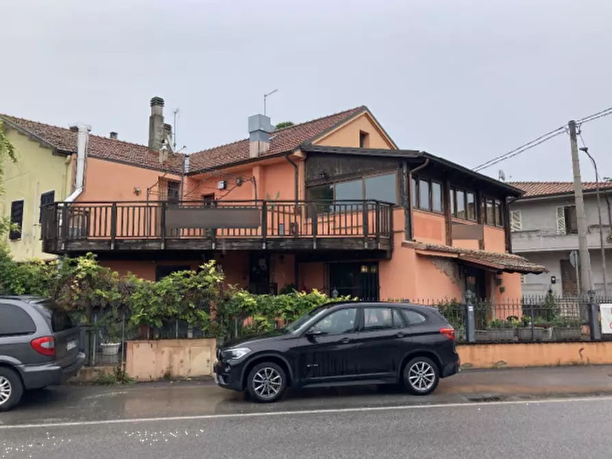 Immagine 1 di Negozio in vendita  in Via Papiria a Fano