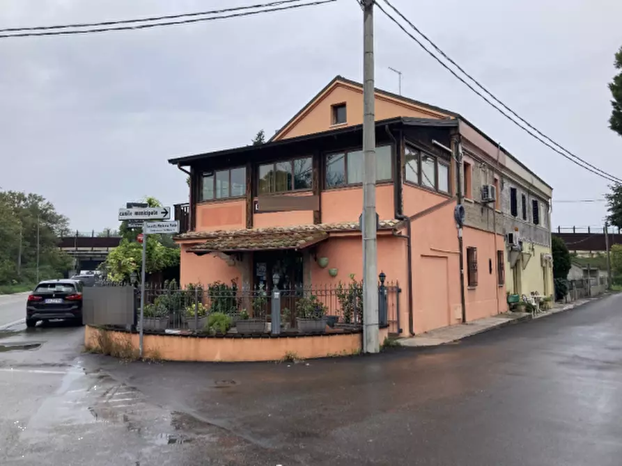 Immagine 2 di Negozio in vendita  in Via Papiria a Fano