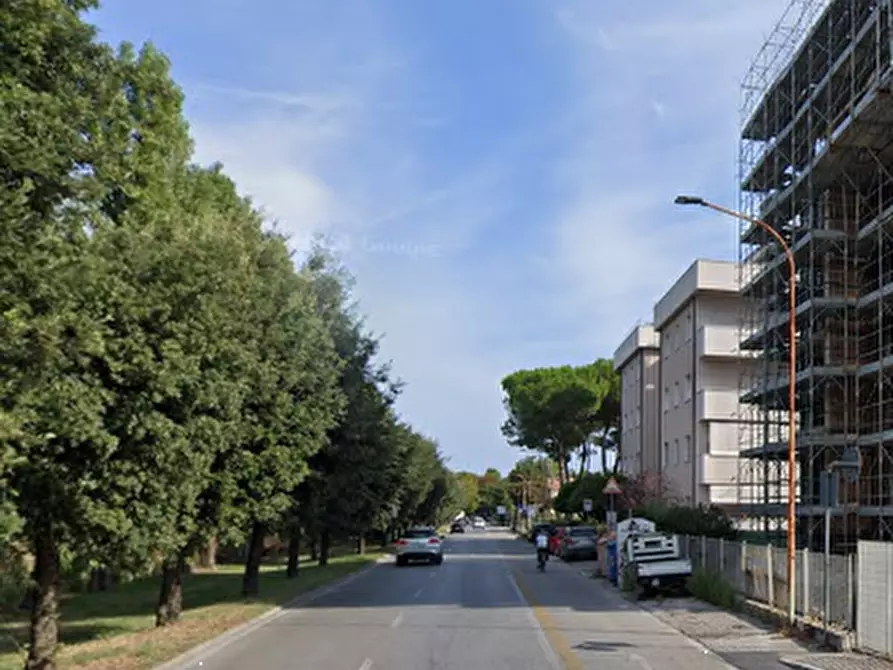 Immagine 4 di Negozio in vendita  in Via Papiria a Fano