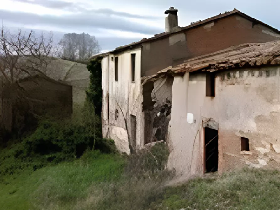 Immagine 1 di Rustico / casale in vendita  in Via Avorio a Urbino