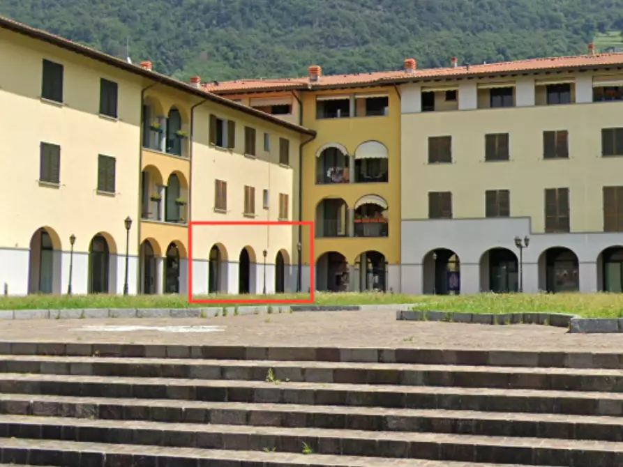 Immagine 3 di Negozio in vendita  in Via Mandalossa a Pisogne