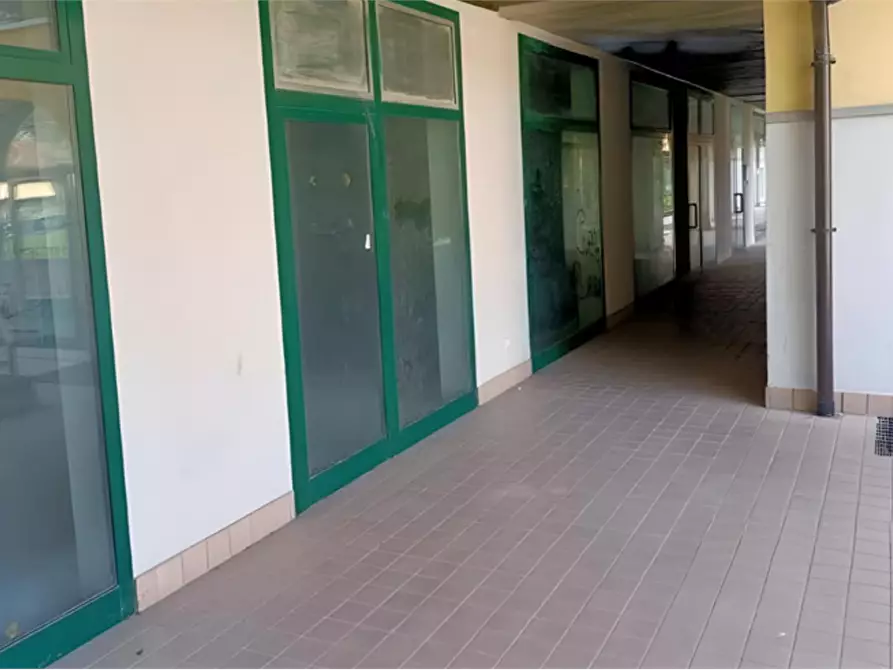 Immagine 4 di Negozio in vendita  in Via Mandalossa a Pisogne