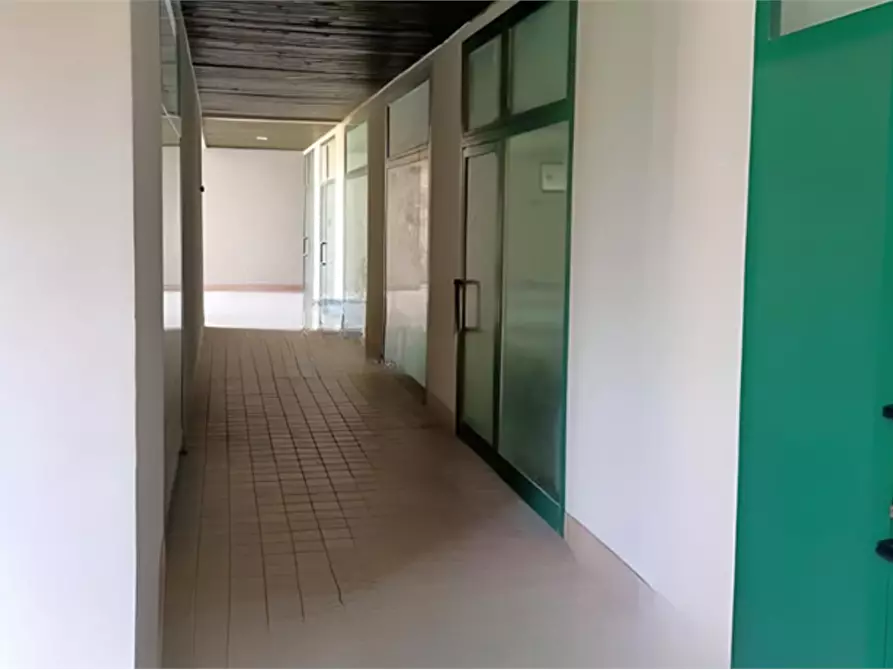 Immagine 5 di Negozio in vendita  in Via Mandalossa a Pisogne