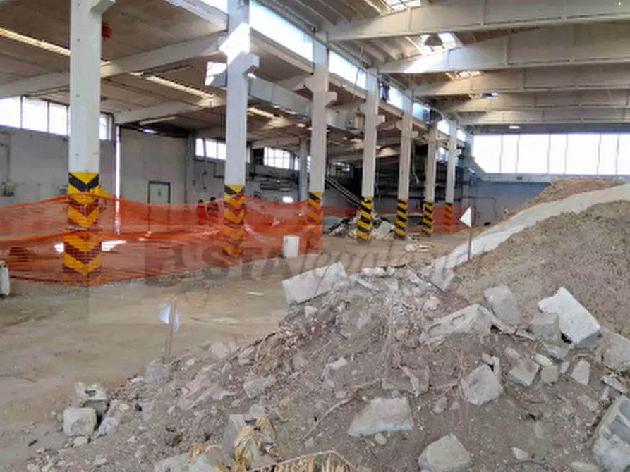Immagine 14 di Capannone industriale in vendita  in Via San Zenone a Dello