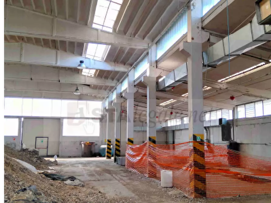 Immagine 15 di Capannone industriale in vendita  in Via San Zenone a Dello