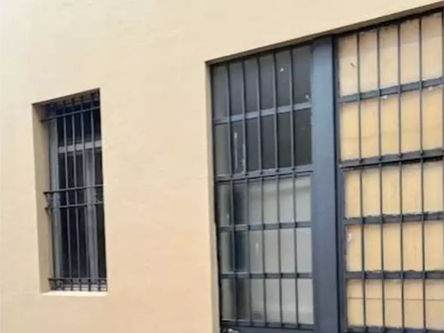 Immagine 3 di Negozio in vendita  in Via Zara  a Brescia