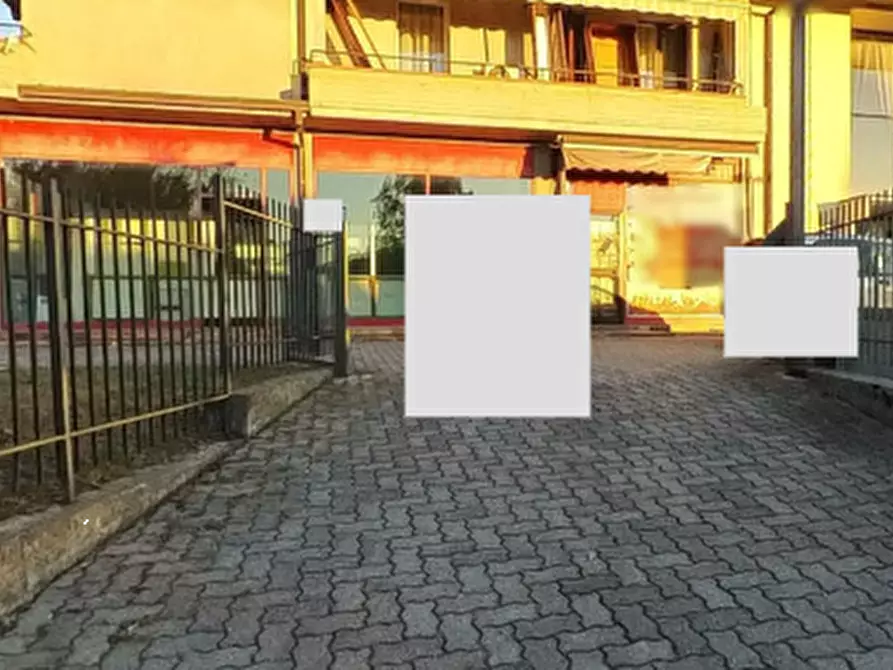 Immagine 4 di Negozio in vendita  in Via Vittorio Veneto  a Calvagese Della Riviera