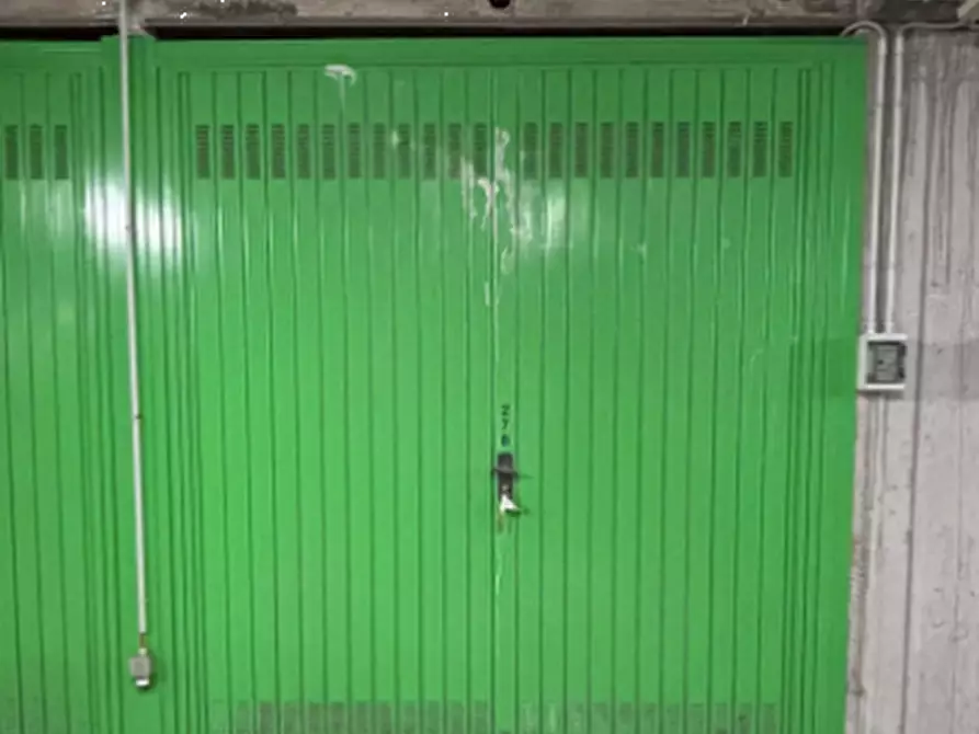 Immagine 1 di Garage in vendita  in Via Envie a Torino