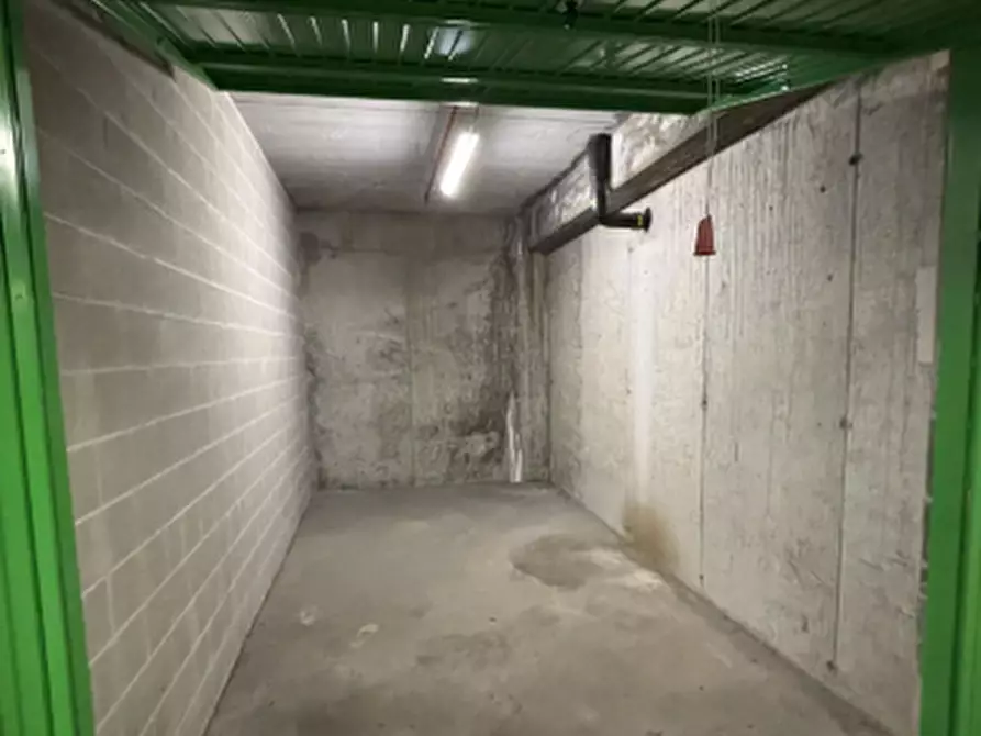 Immagine 2 di Garage in vendita  in Via Envie a Torino