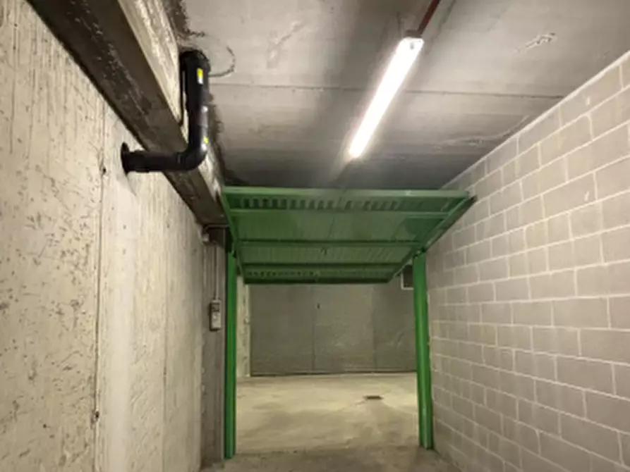 Immagine 3 di Garage in vendita  in Via Envie a Torino
