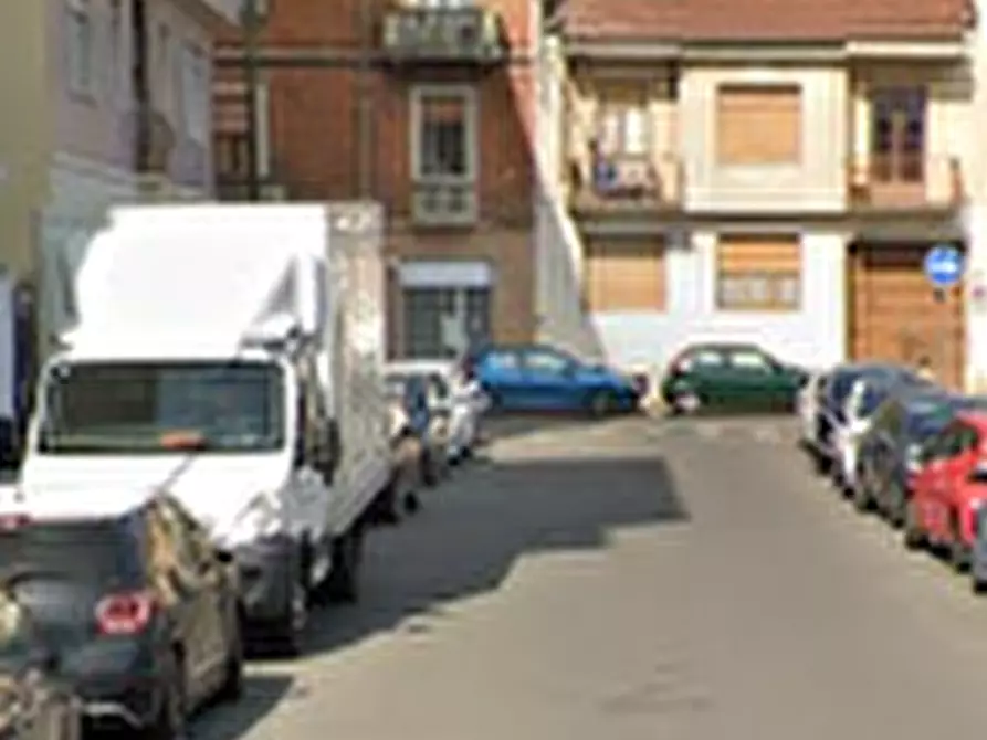 Immagine 4 di Garage in vendita  in Via Envie a Torino